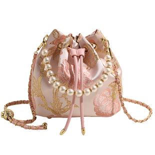 新中式国风包包女式2025新款潮流行单肩包夏天小众超火斜挎水桶包