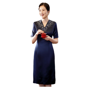 蓝色妈妈装婚宴晚礼服女高级感高贵年轻喜婆婆婚礼敬酒服平时可穿