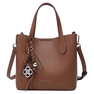 稻草人包包女2025新款时尚水桶包简约挂件单肩包百搭女斜挎包正品