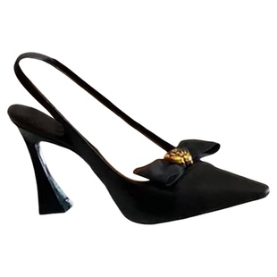 黑色一字带中空蝴蝶结山茶花凉鞋女2026新款马蹄跟透气舒适高跟鞋