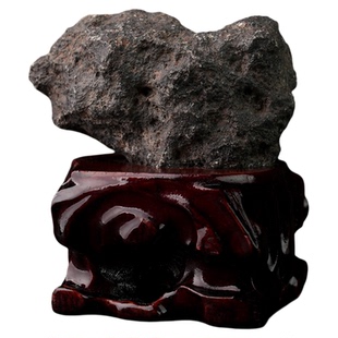 天然陨石原石摆件新疆橄榄碳晶真品陨石吊坠标本手把件客厅铁陨石