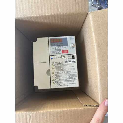 议价全新V7变频器CIMR-V7CC40P4 40P7 41P5 42P2 44P0 拍前询价