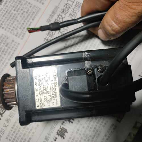 溢价-安川sgmah-02aaa-sb12伺服电机，200w，成色