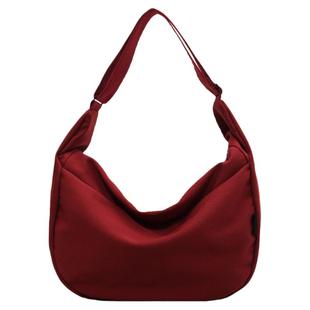 帆布包包女2026新款ins宽肩带斜挎包大容量通勤饺子包简约单肩包