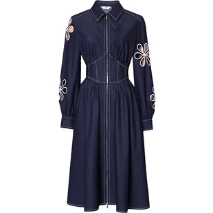 2026春季新款时尚千金风设计感镂空绣花灯笼袖收腰大摆藏蓝连衣裙