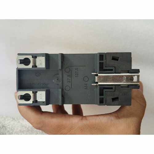 议价原装正品断路器GV3P40，有一处裂不影响用。红线标