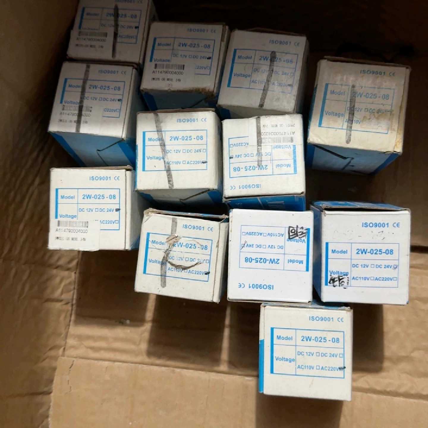 议价原装电磁阀2W02508AC24V库存处理8个2可维修