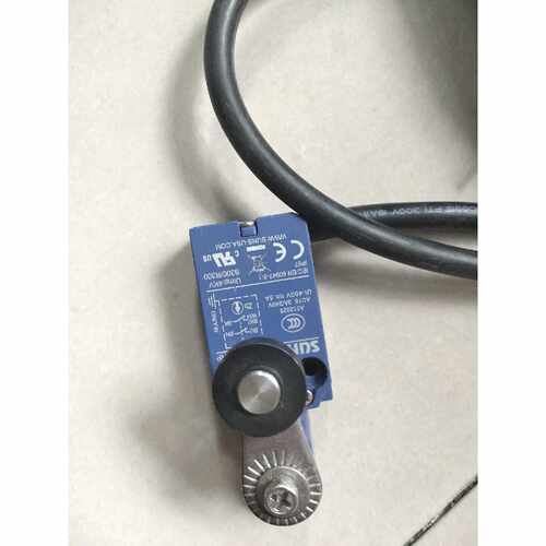 询价下单SUNS三实行程开关，型号SN3108-SP，带连接线缆。蓝