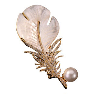 母贝羽毛气质珍珠胸针女款高端精致时尚高级感轻奢西装胸花配大衣