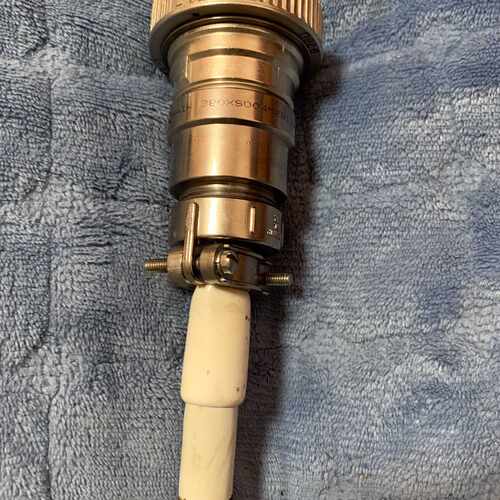 AMP 380XS004M2812A3-700P连接器一个，