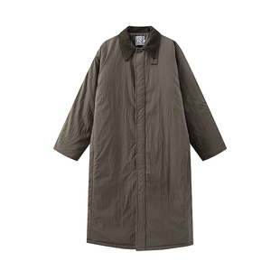 COLN它用风衣的线条执笔却填进棉服的暖意它便是灯芯绒拼风衣棉衣