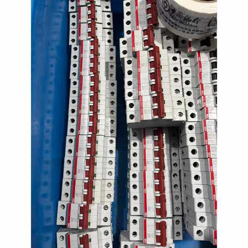 溢价-SD202隔离开关断路器，2P63A，实物图片，成色