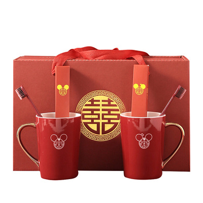 软毛牙刷结婚一对情侣喜杯