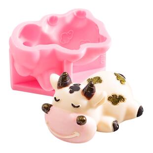 可爱卡通趴趴小牛巧克力模具慕斯果冻布丁网红烘焙硅胶奶瓶牛冰块