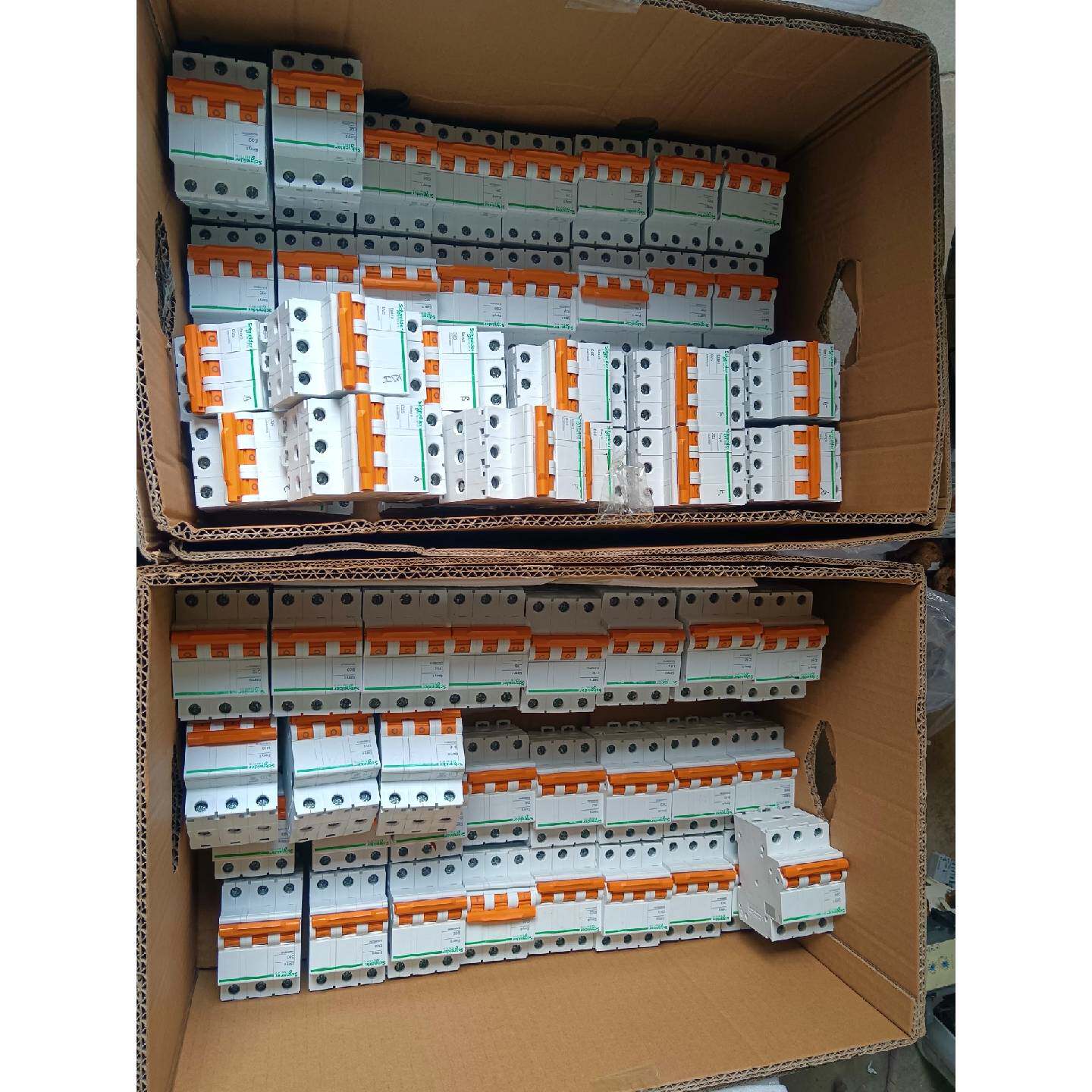 议价Easy9系列断路器3P型号如下D25有2维修