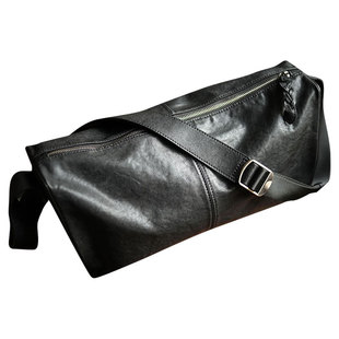 高级感男士大容量饺子包运动健身真皮包植鞣皮单肩斜挎包黑色通勤