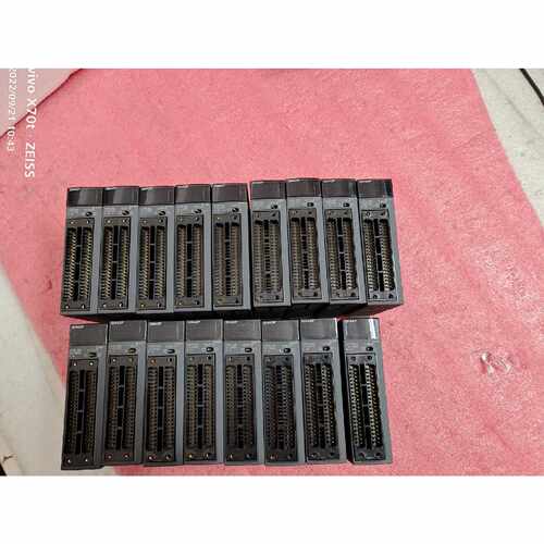 咨询后拍三菱QH42P，Q系列混合输入输出模块，输入输出各32点，序
