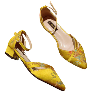 2025年新款韩版气质一字带国风布面尖头中空单鞋女时尚通勤时装鞋