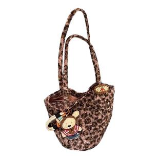 2025冬季新款复古毛绒豹纹单肩包韩系慵懒风大容量通勤百搭托特包