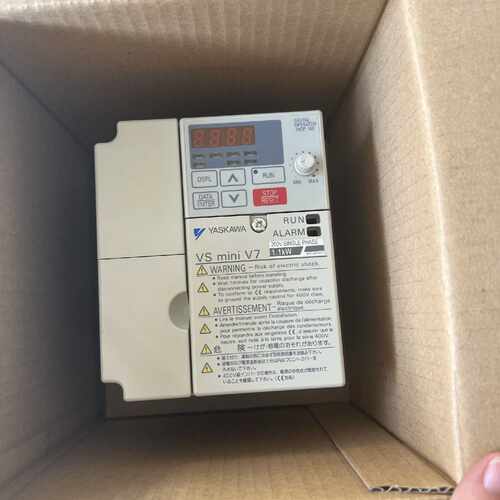 议价全新V7变频器CIMR-V7CC40P4 40P7 41P5 42P2 44P0 拍前询价