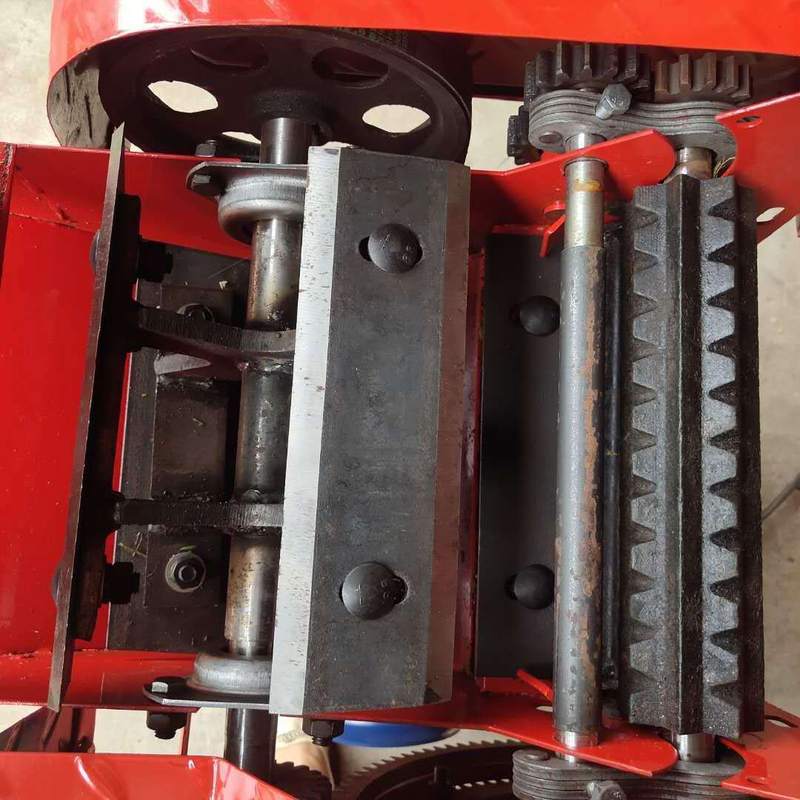 小型家用养殖机械时产1吨干湿两用铡草秸秆揉丝粉碎锰钢刀铡草机