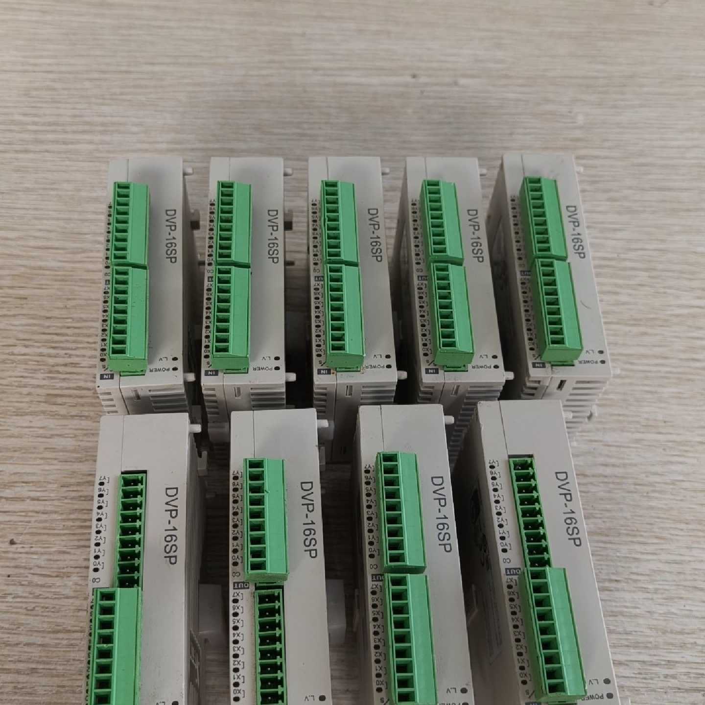 询价-台达PLC控制器扩展模块，型号DVP16SP11T，成色如图图片