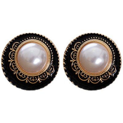 蕾丝花纹圆形黑白珍珠大耳环