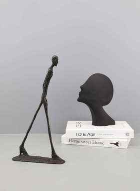 现代简约铸铁人物创意摆件客厅卧室玄关电视柜书房样板房家居饰品