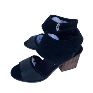 2025真皮大码外贸罗马风女凉鞋中跟露趾一字带波浪纹粗跟时装鞋潮