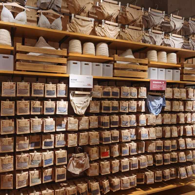 翔升供应无印款靠墙货架架展示架圆形流水台金属展架木制展台 加