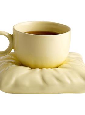 女孩房床头组合装饰品