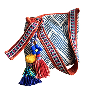 新国风中式文艺原创复古小众度假海边旅行民族风斜挎包水桶包潮流