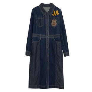 谜底牛仔连衣裙长袖女春款复古重工绣花修身中长裙241ML0020