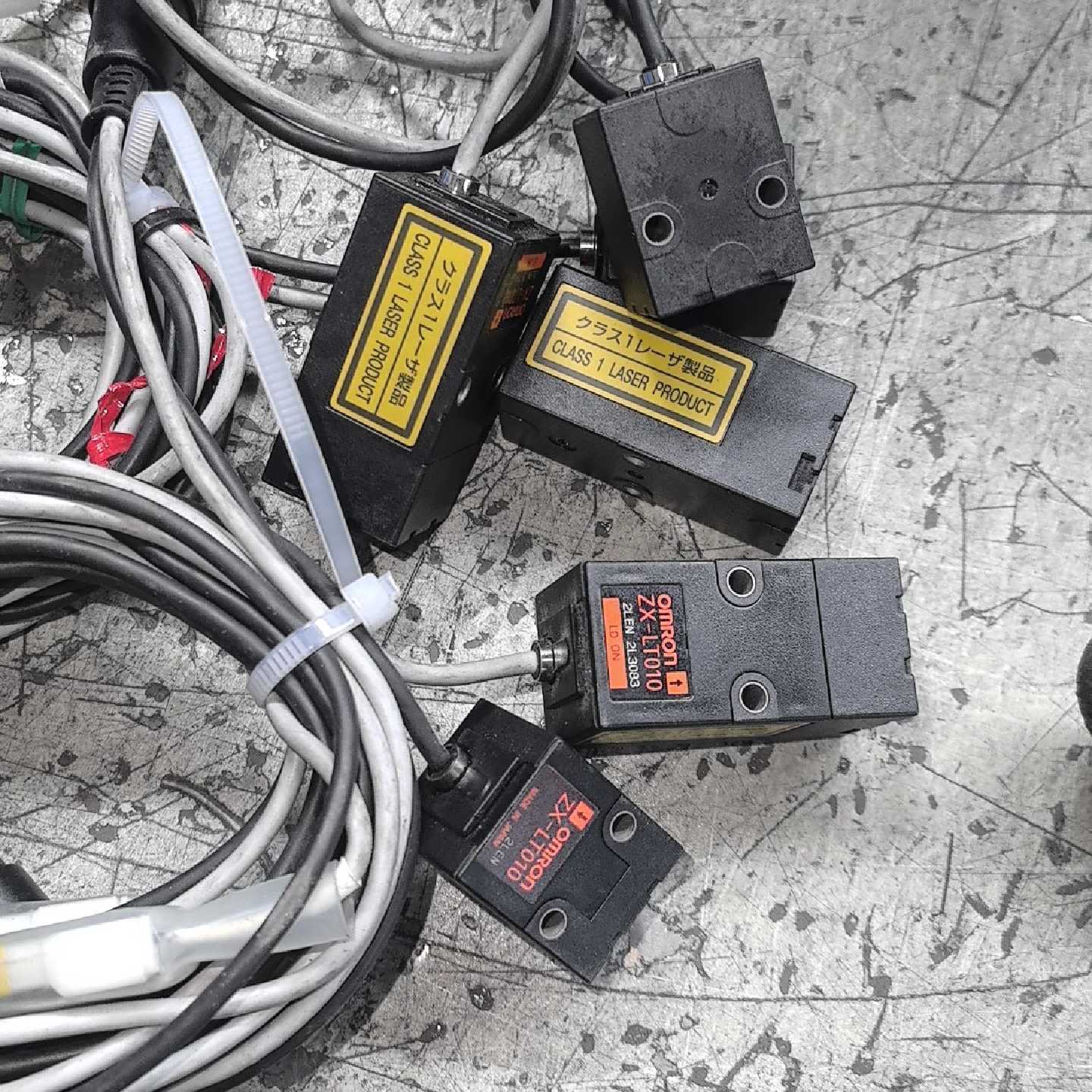 欧姆龙(OMRON)光纤放大器传感器。