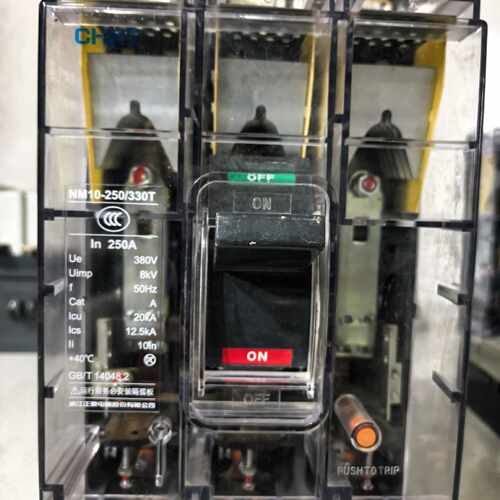 下单前咨询正泰NM10-250/330T断路器，250A三相，透明外壳