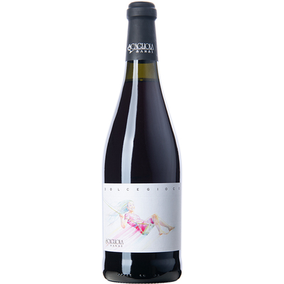 荡秋千的小姐姐微气泡甜红葡萄酒