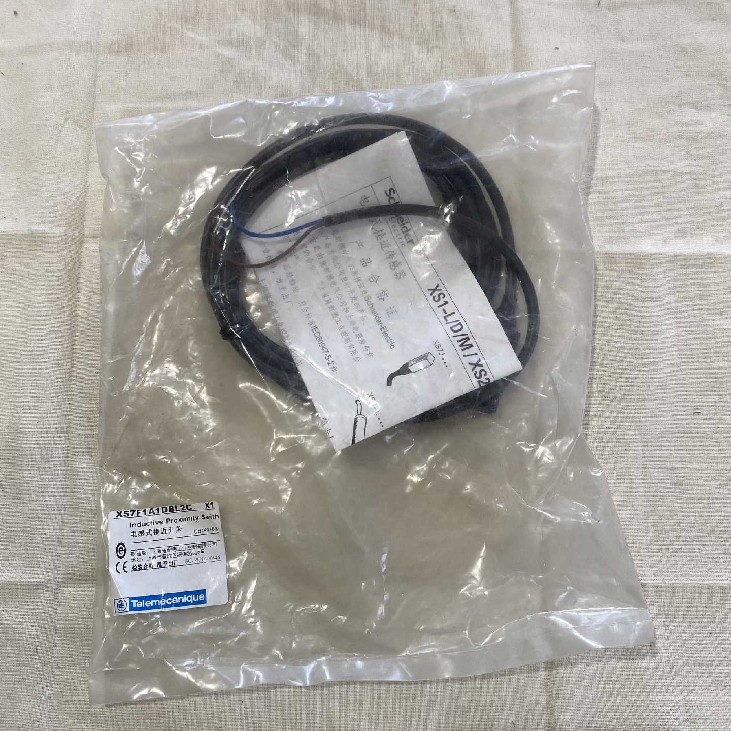 议价OMRON欧姆龙接近开关XS7F1A1DBL2C传感器光电开关