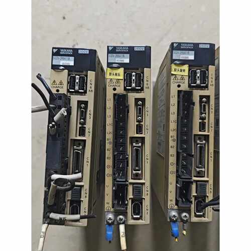 溢价-安川400W伺服驱动器SGDV2R8A11B实物图