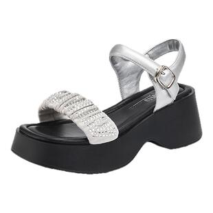 大东银色厚底凉鞋女款2026新款夏季水钻配裙子女鞋增高鞋子坡跟鞋