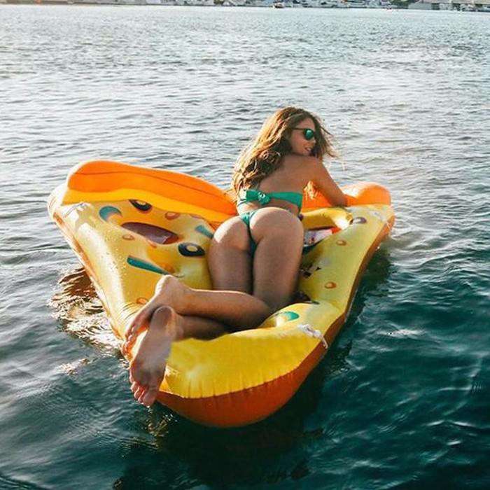 现货充气披萨浮排成人床坐骑浮大加厚号可折叠水上玩具游泳圈pvc