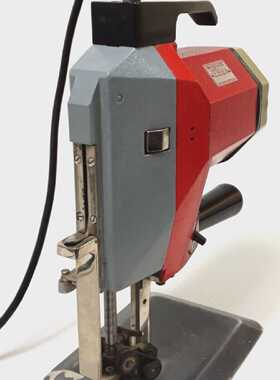 Kraus und Reichert Kuris KVS700 Stomessermaschine Stoffschne