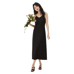 one morev领吊带连衣裙女2025夏季新款小黑裙年会礼服裙修身裙子