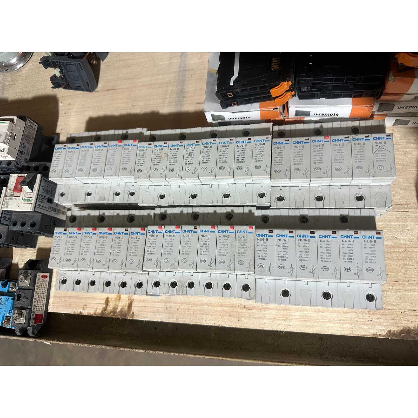 下单前咨询正泰NU6-II浪涌保护器 4P 15KA 385V，成色还