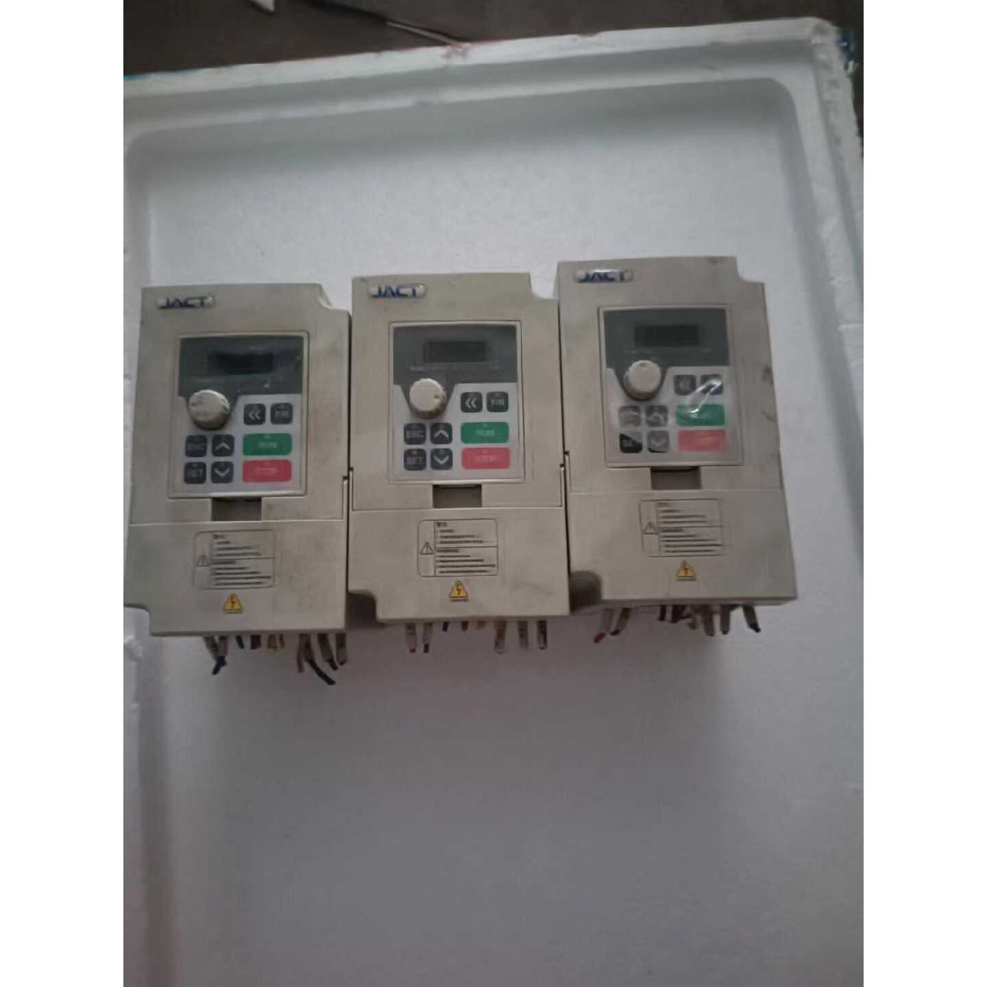 【议价-可维修】变频器 AT100-S2-1R5G 220V1 .5 220V 全新/二手