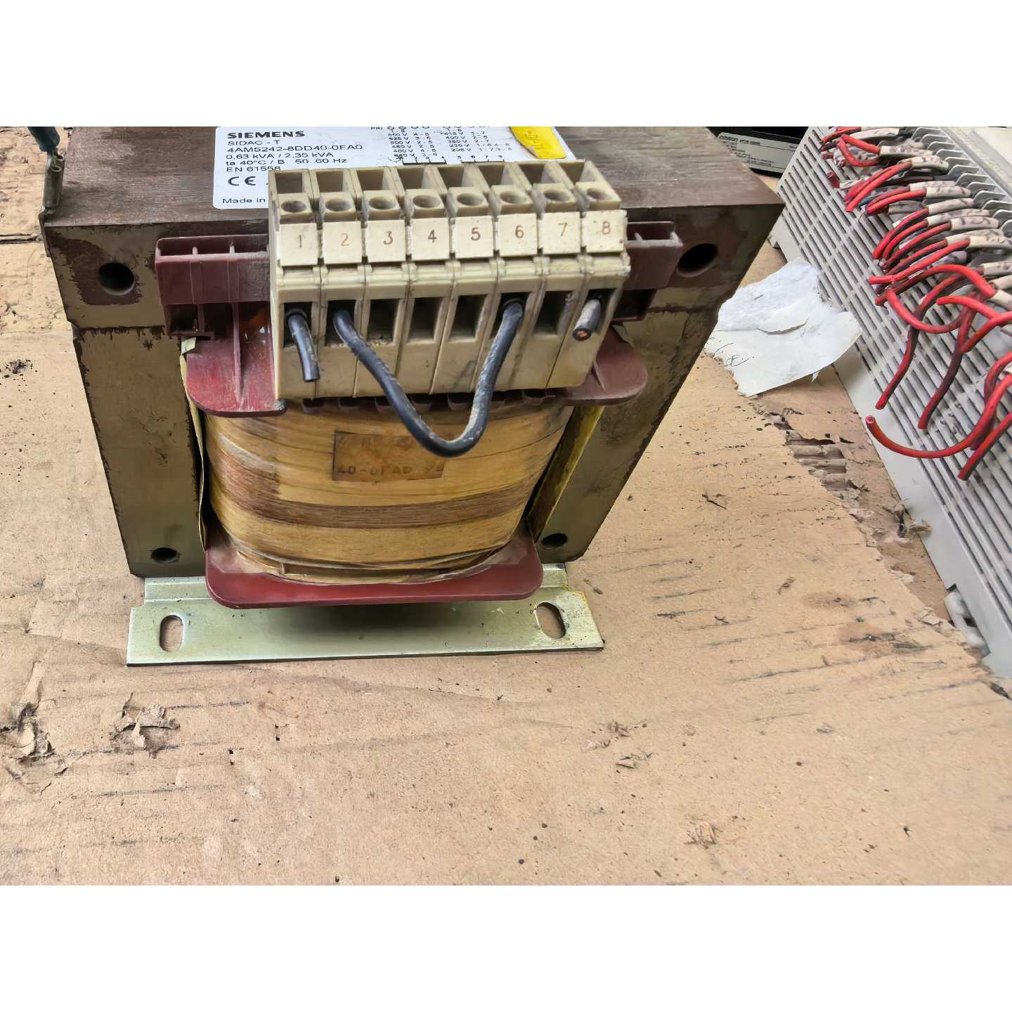 议价西门子变压器一个，型号4AM5242-8DD40-0FA0，