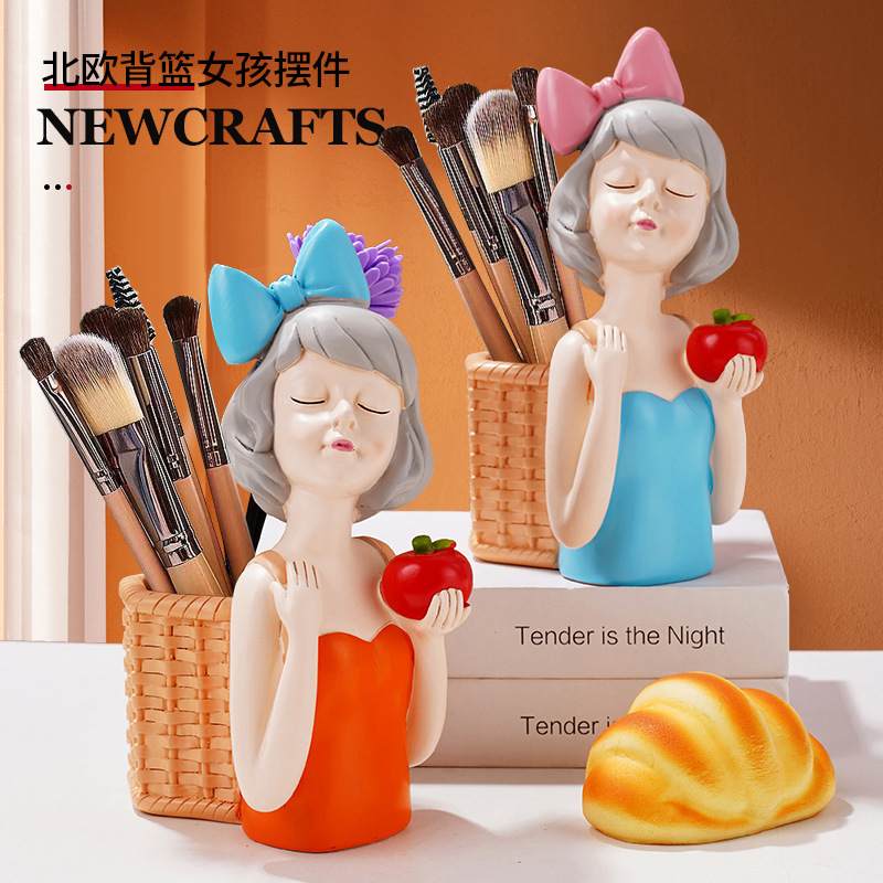 新款北欧少女化妆笔收纳桌面办公桌摆件装饰节日笔筒书房生日礼品