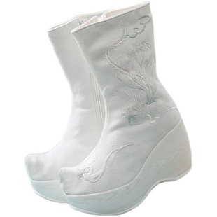 女士冬古装靴子白色增高汉服绣花鞋马面裙演出翘头弓鞋古风单靴