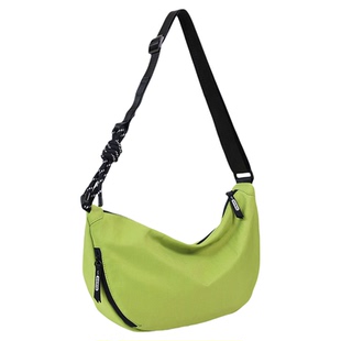 仟佰格运动斜挎包休闲单肩包轻便大容量松弛斜挎饺子包百搭系绳款