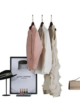 现代简约样板房衣帽间衣服米粉杏色女士衣柜软装饰品组合摆件套装