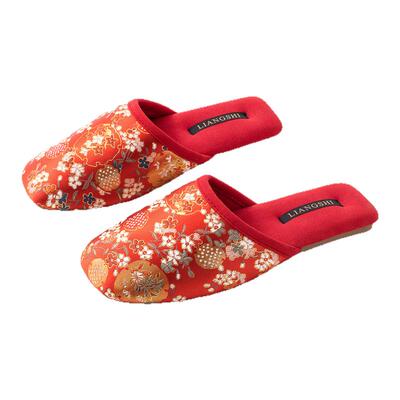 中式绣花拖鞋复古包头高级感四季国风防滑家居静音绸缎红色拖鞋女